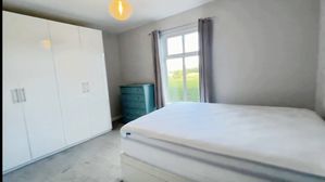 Bedroom- click for photo gallery